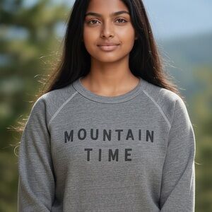AUGUST INK - Eco-Fleece “Mountain Time”- Gray Sweatshirt Size S